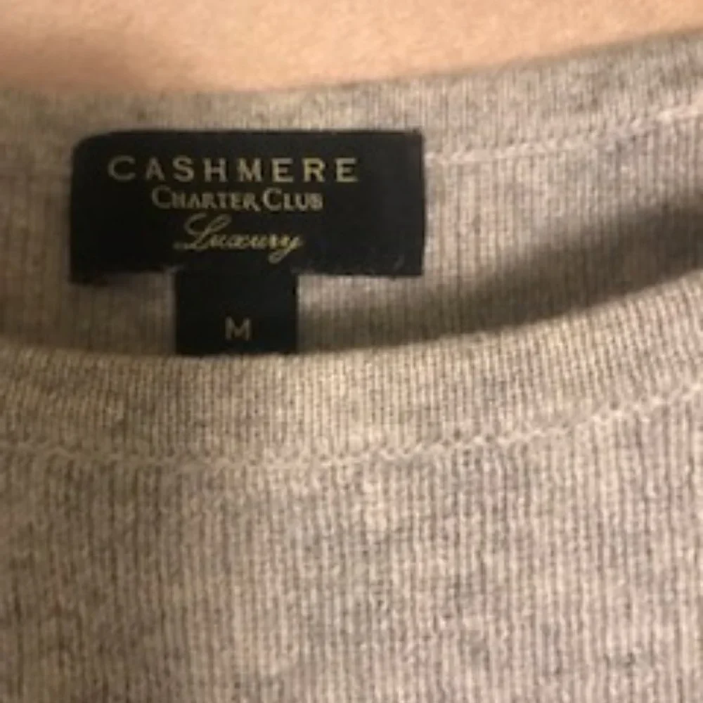 Luxury, bell sleeve cashmere sweater - Picture 2 of 5